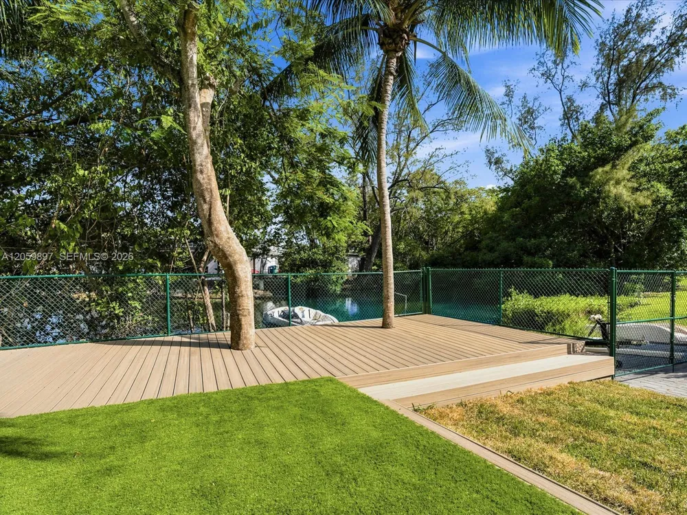 20001 NE 25th Ave Miami, FL 33180
