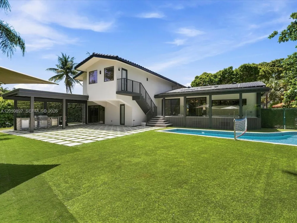 20001 NE 25th Ave Miami, FL 33180