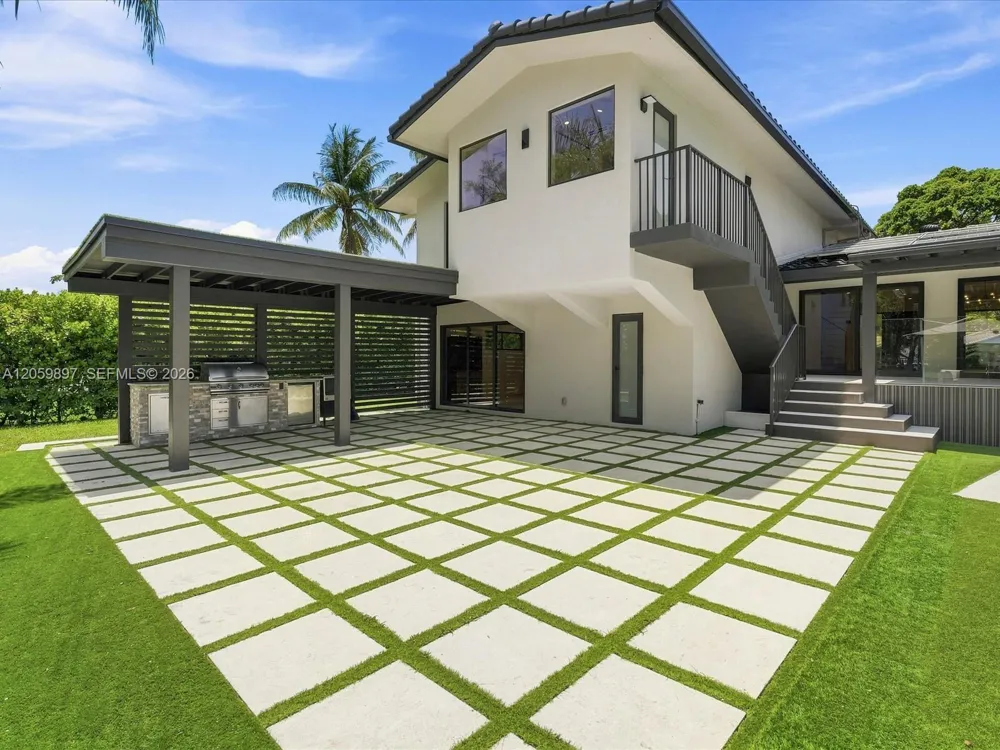 20001 NE 25th Ave Miami, FL 33180