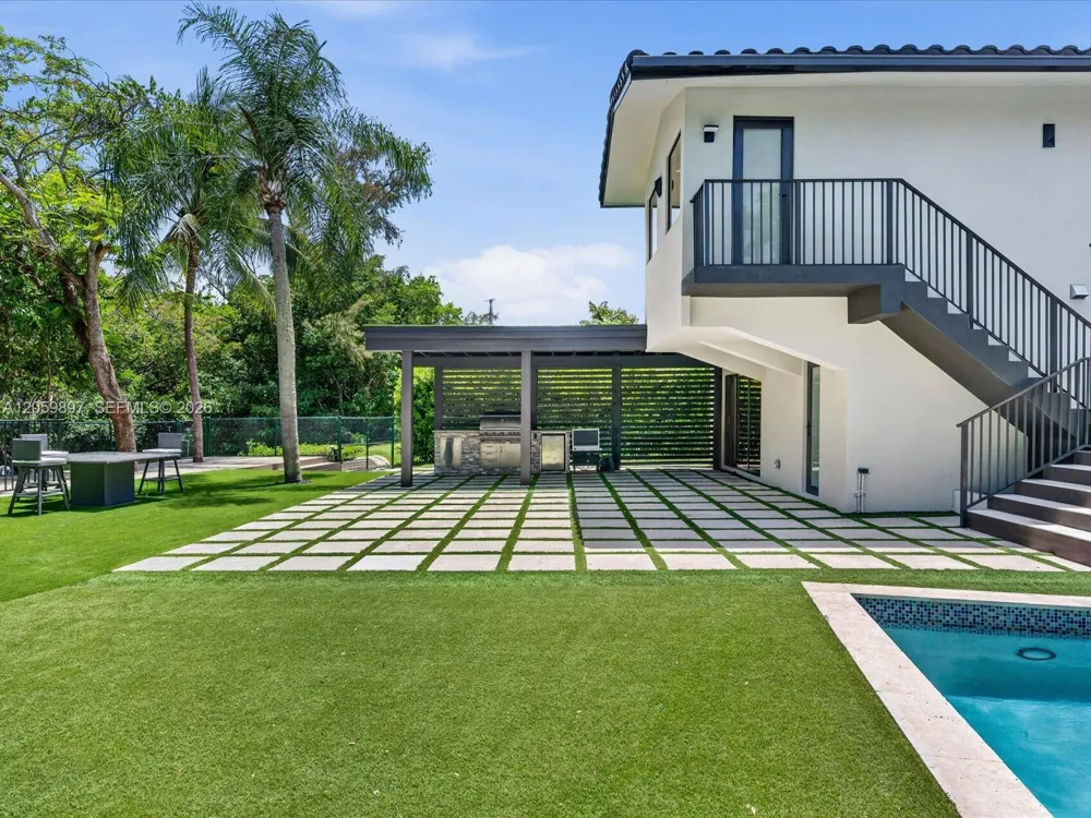 20001 NE 25th Ave Miami, FL 33180