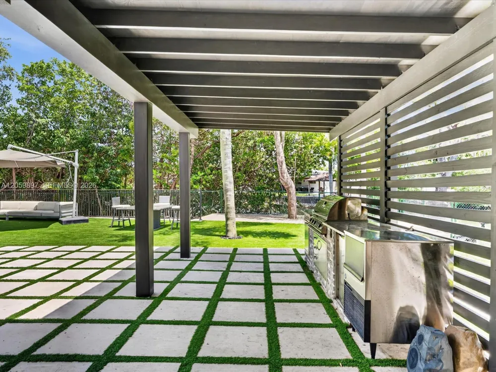 20001 NE 25th Ave Miami, FL 33180