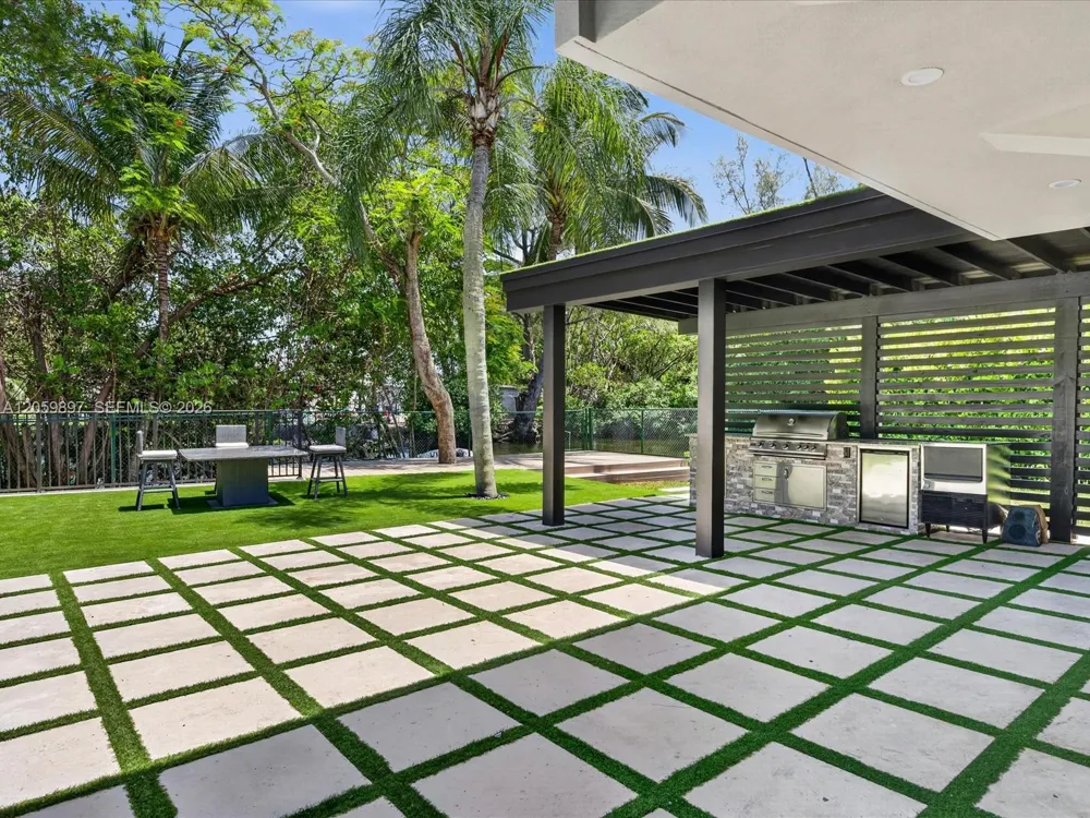 20001 NE 25th Ave Miami, FL 33180