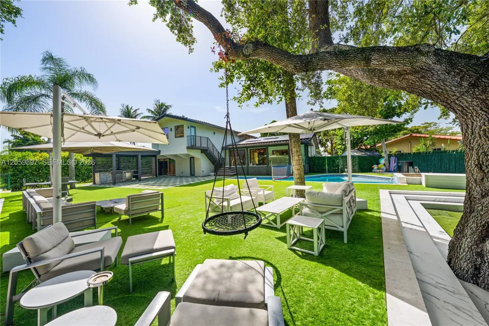 20001 NE 25th Ave Miami, FL 33180
