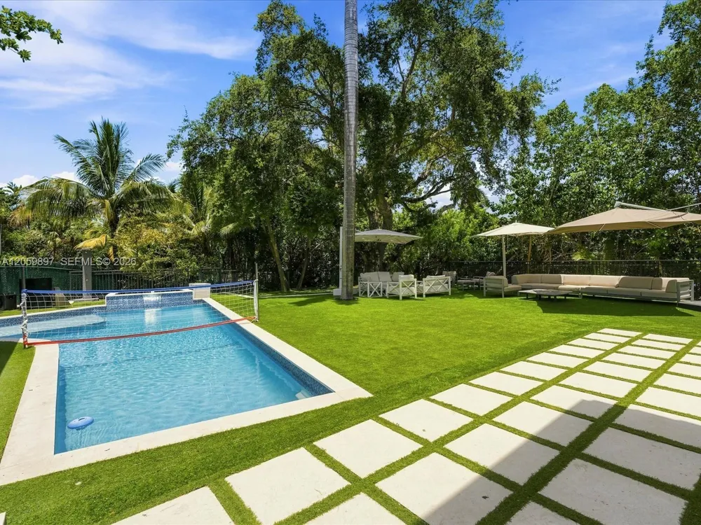 20001 NE 25th Ave Miami, FL 33180