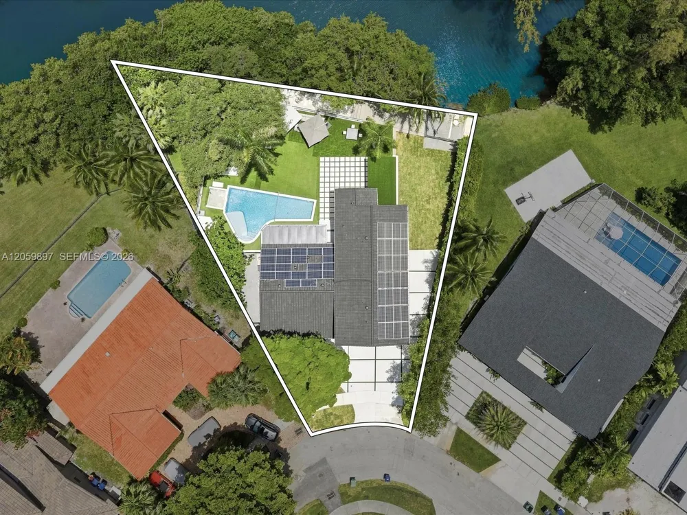 20001 NE 25th Ave Miami, FL 33180