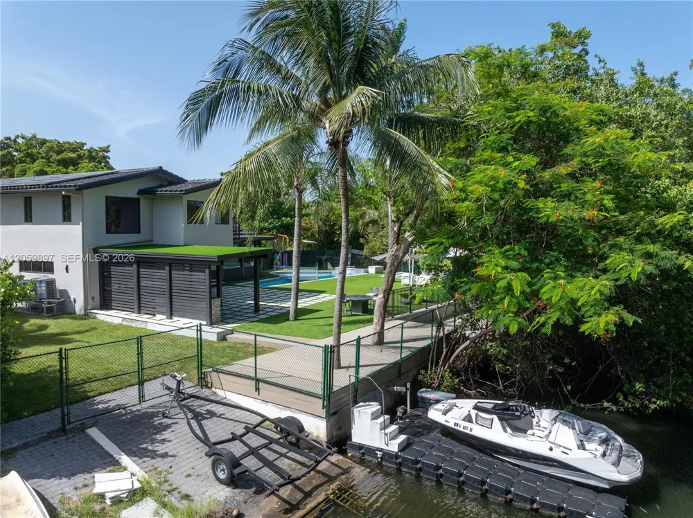 20001 NE 25th Ave Miami, FL 33180