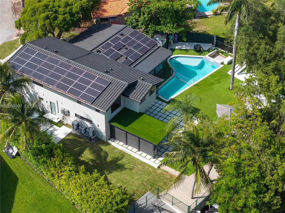 20001 NE 25th Ave Miami, FL 33180