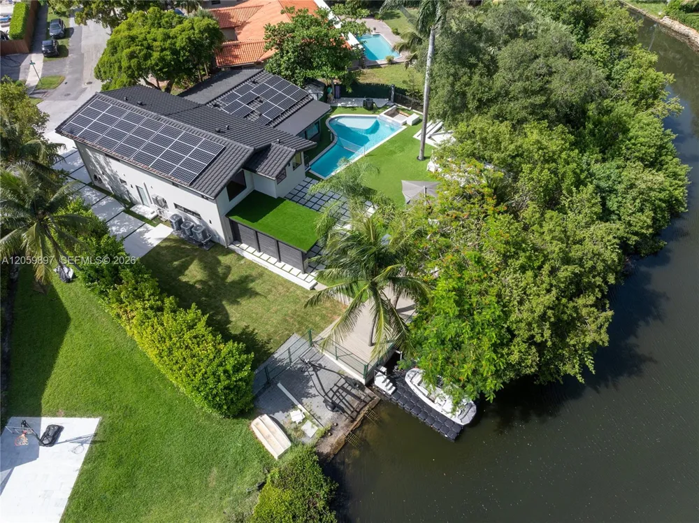 20001 NE 25th Ave Miami, FL 33180