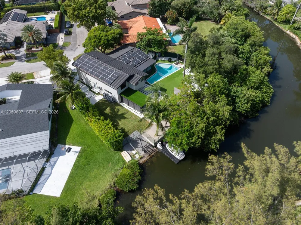 20001 NE 25th Ave Miami, FL 33180