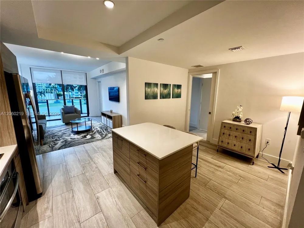 121 NE 34th St #803 Miami, FL 33137