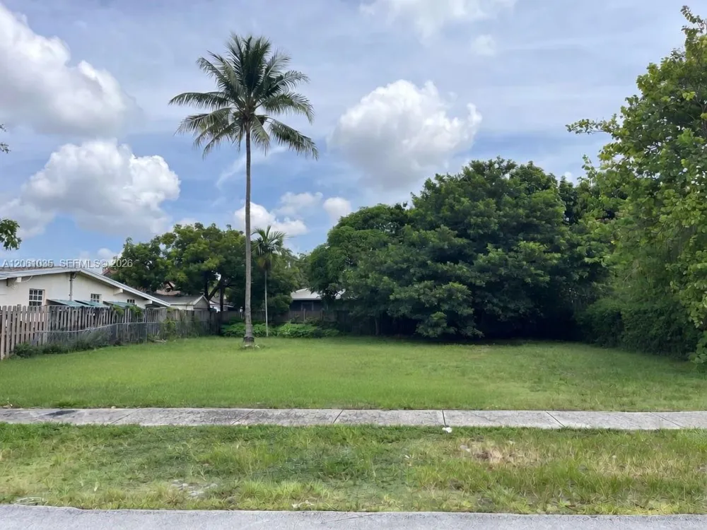 363 NE 173 St North Miami Beach, FL 33162