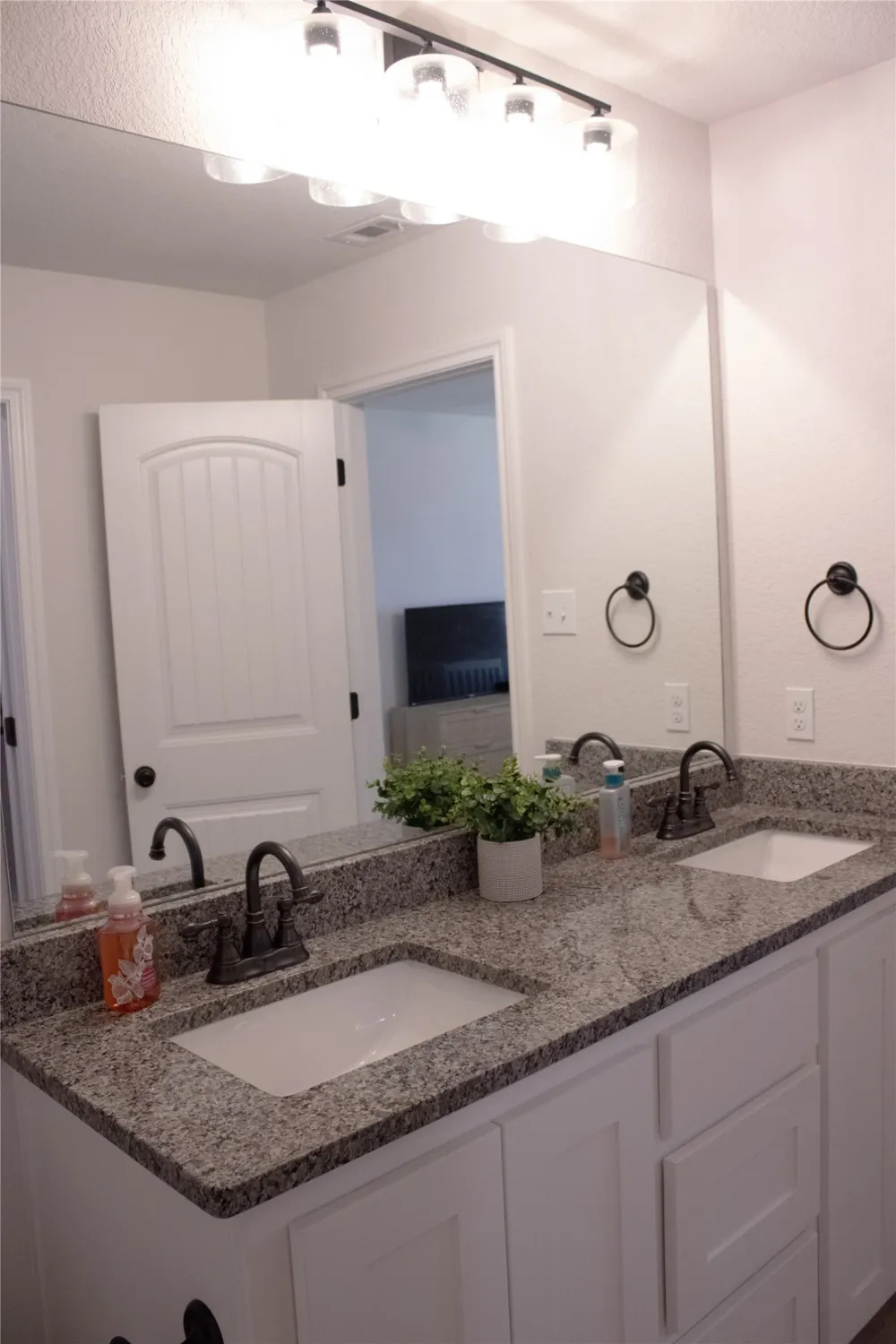 6043 Piper Anne Street Azle, TX 76020