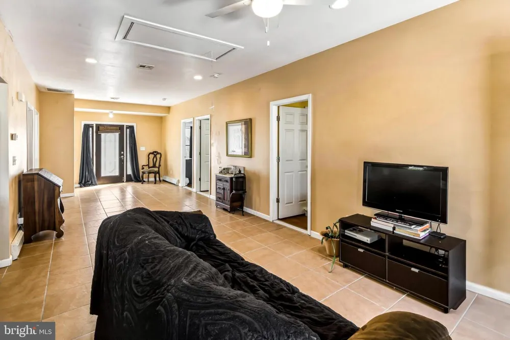 2 SPAR COURT Tuckerton, NJ 08087