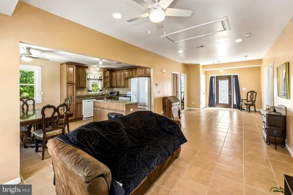 2 SPAR COURT Tuckerton, NJ 08087
