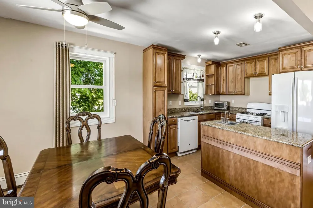 2 SPAR COURT Tuckerton, NJ 08087