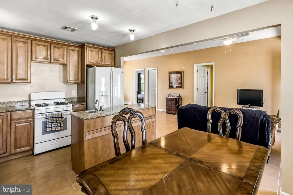 2 SPAR COURT Tuckerton, NJ 08087