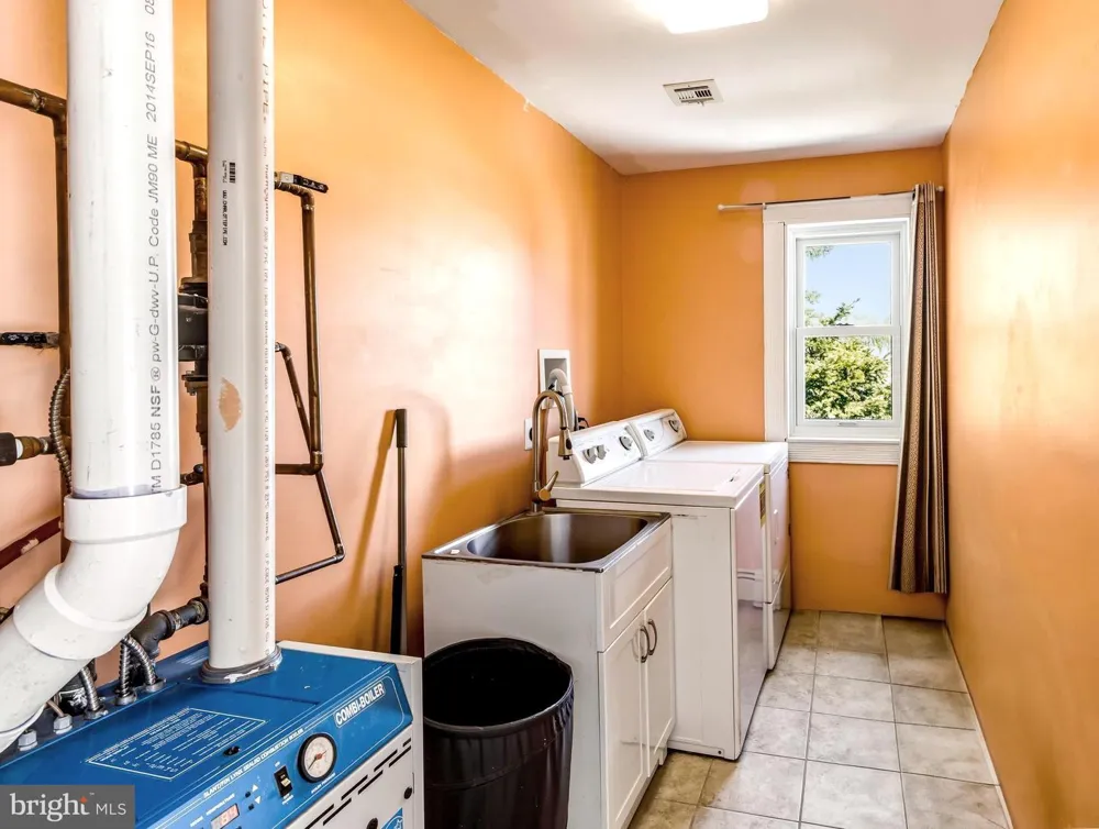 2 SPAR COURT Tuckerton, NJ 08087