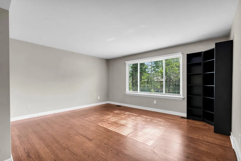 21009 Robinwood Street Farmington, MI 48336