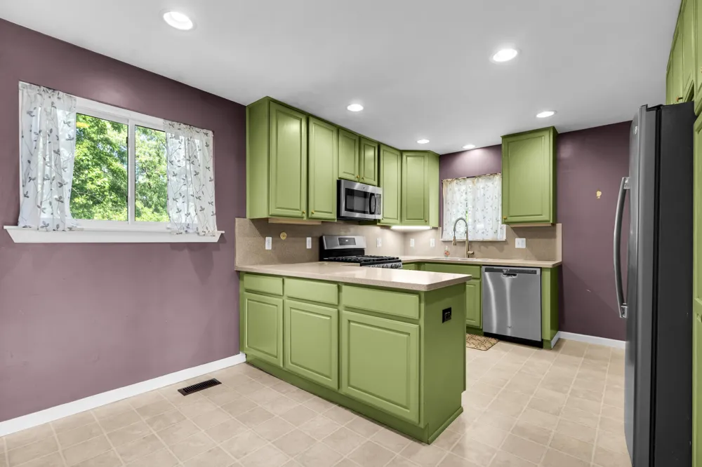 21009 Robinwood Street Farmington, MI 48336