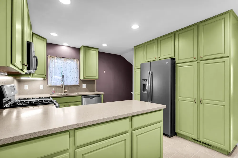 21009 Robinwood Street Farmington, MI 48336