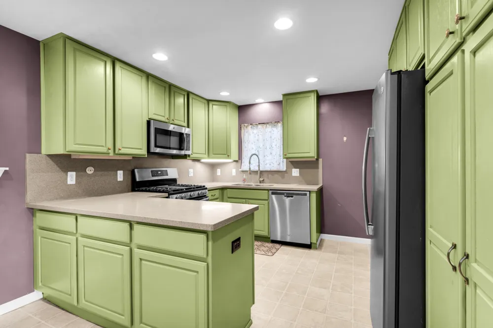 21009 Robinwood Street Farmington, MI 48336