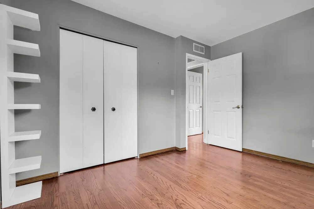 21009 Robinwood Street Farmington, MI 48336