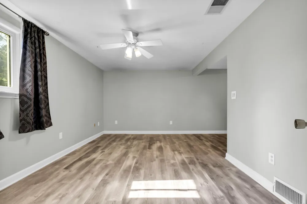 21009 Robinwood Street Farmington, MI 48336