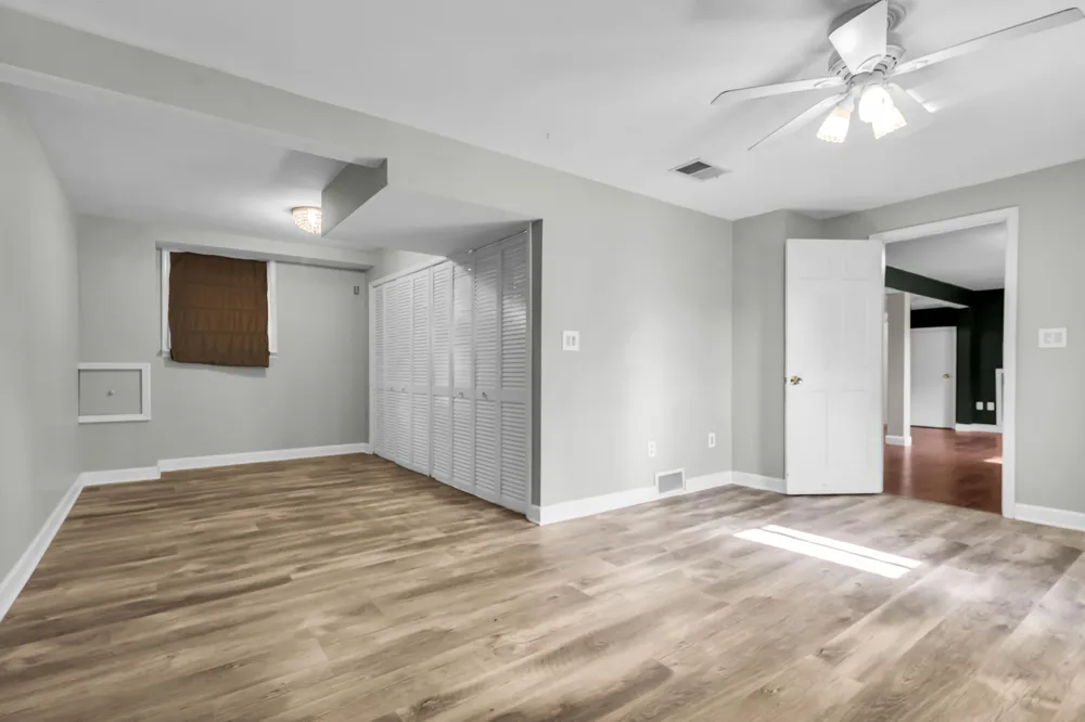 21009 Robinwood Street Farmington, MI 48336