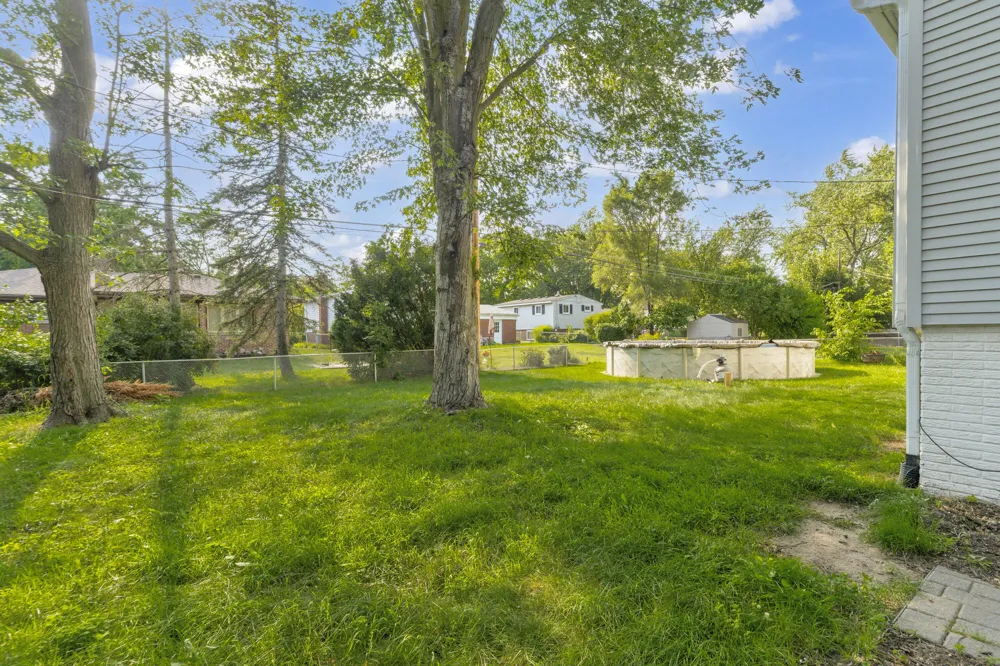 21009 Robinwood Street Farmington, MI 48336