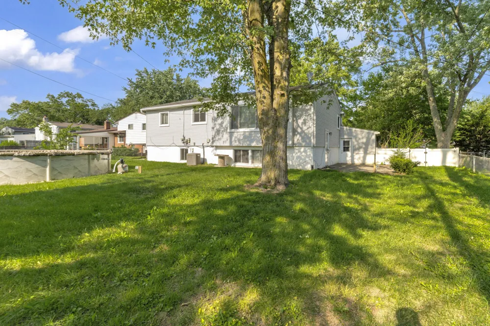 21009 Robinwood Street Farmington, MI 48336