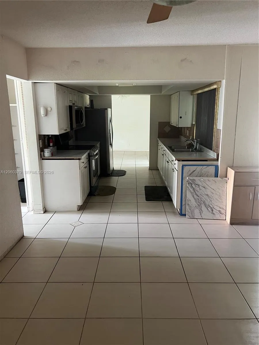 3700 NW 25th St Lauderdale Lakes, FL 33311
