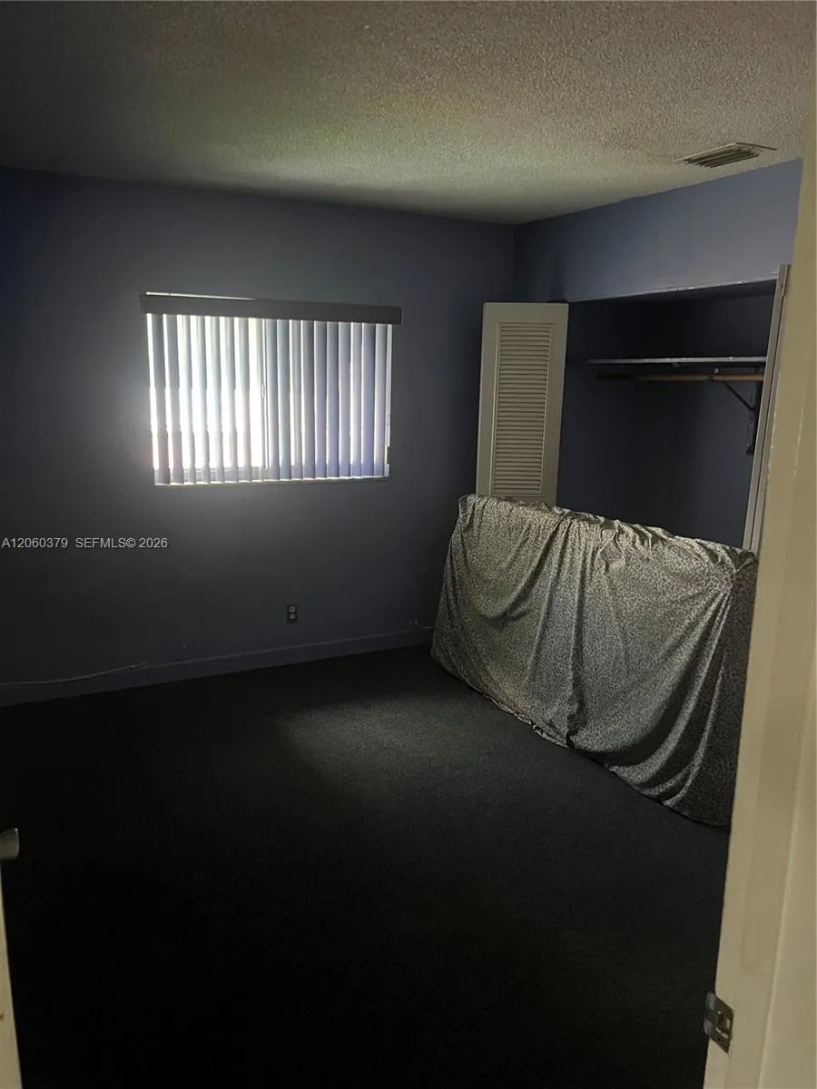 3700 NW 25th St Lauderdale Lakes, FL 33311