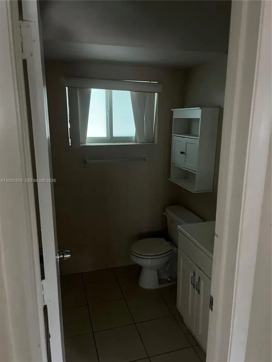 3700 NW 25th St Lauderdale Lakes, FL 33311