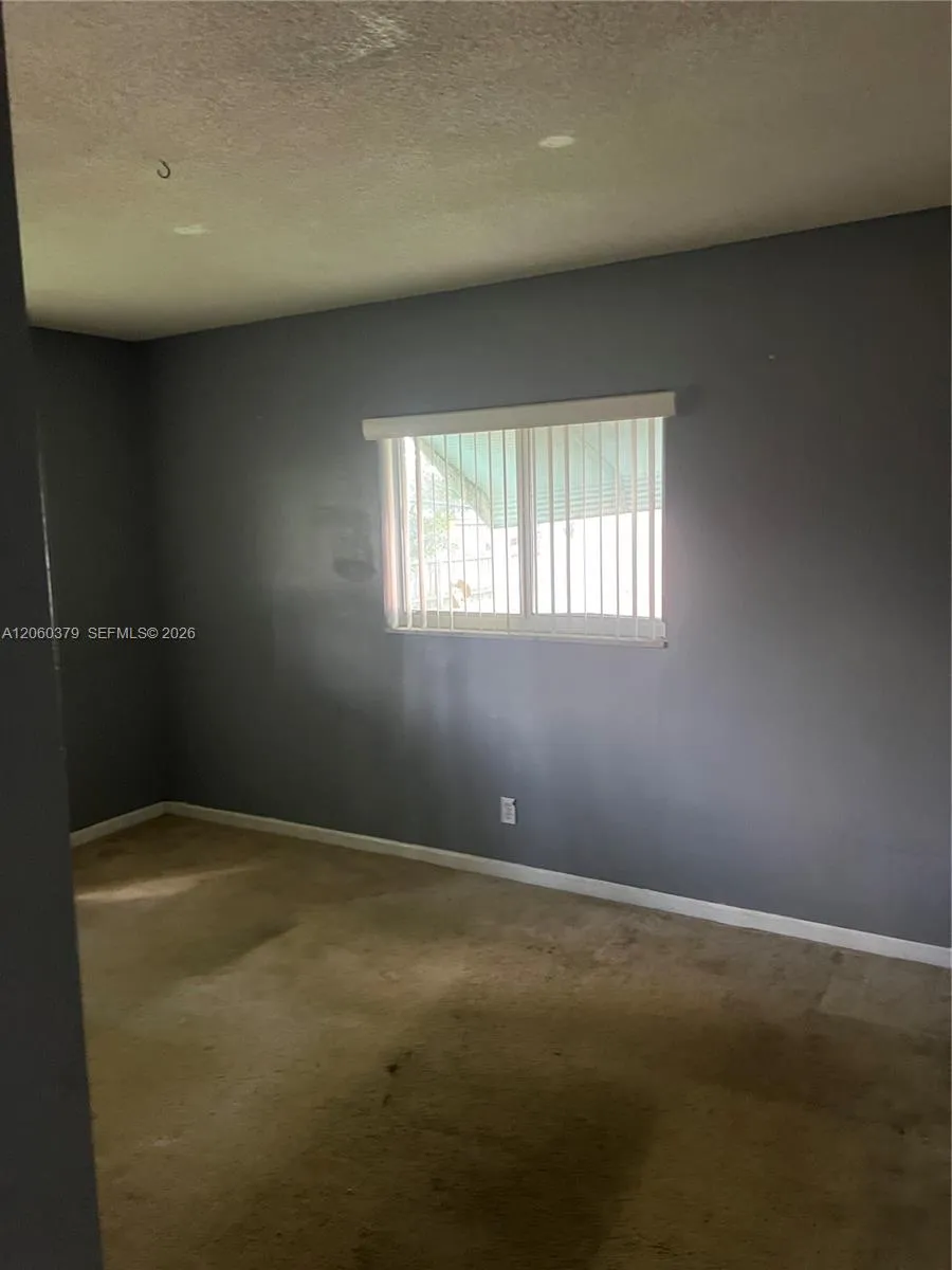 3700 NW 25th St Lauderdale Lakes, FL 33311