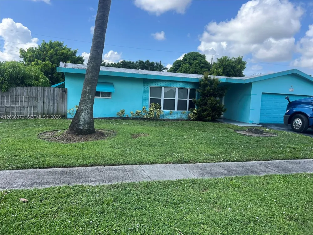 3700 NW 25th St Lauderdale Lakes, FL 33311