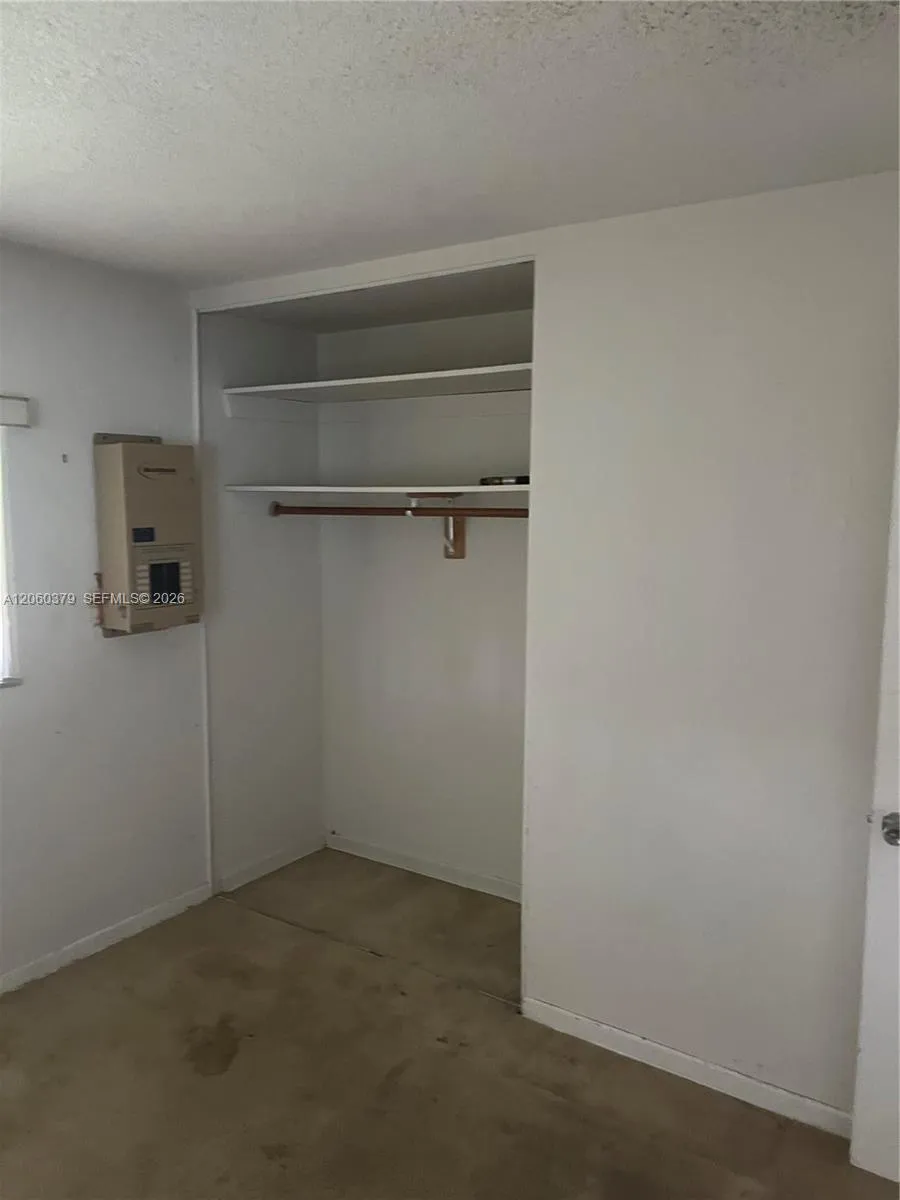 3700 NW 25th St Lauderdale Lakes, FL 33311
