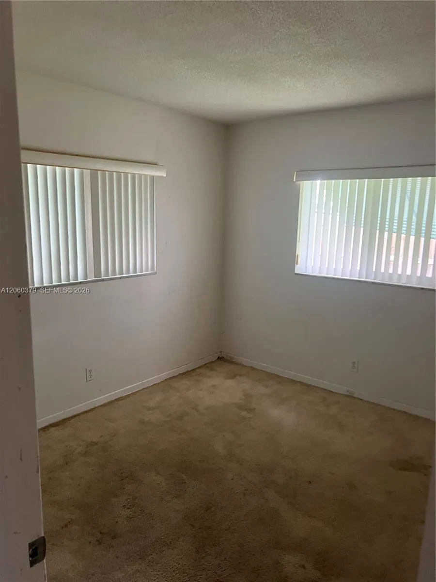 3700 NW 25th St Lauderdale Lakes, FL 33311