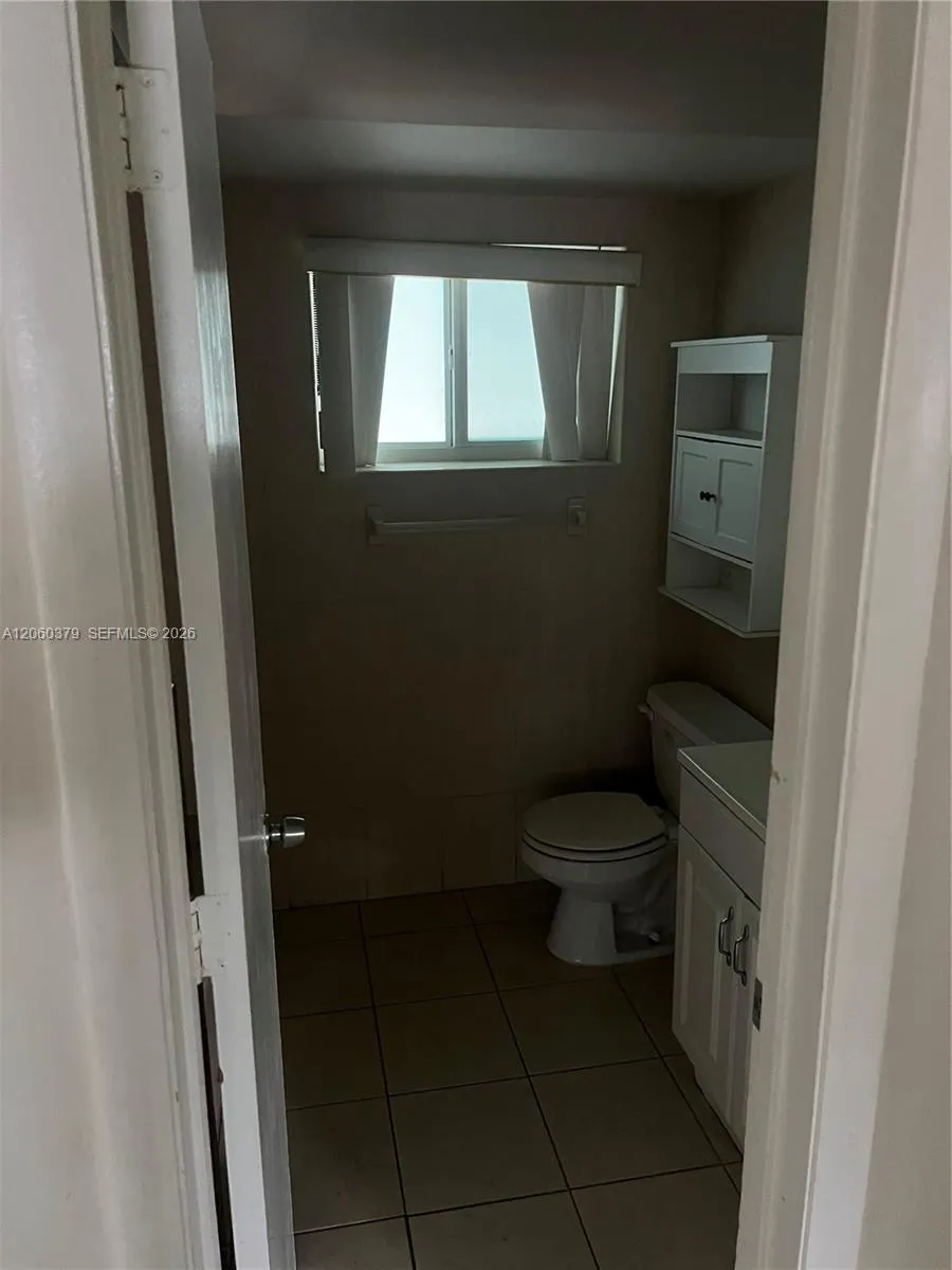 3700 NW 25th St Lauderdale Lakes, FL 33311
