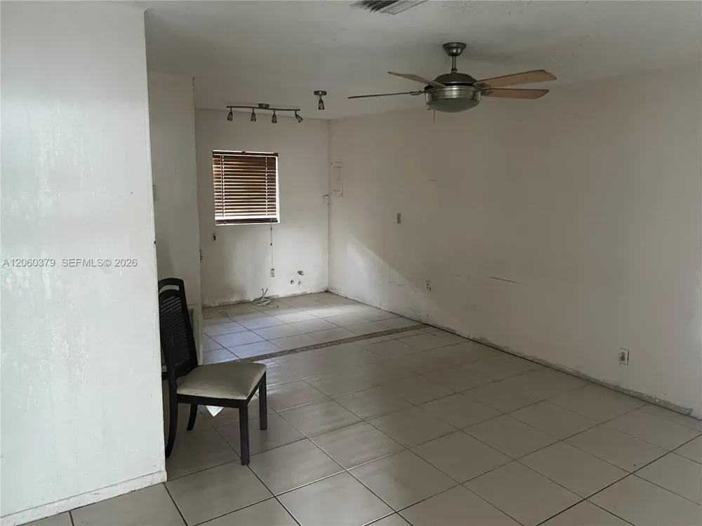 3700 NW 25th St Lauderdale Lakes, FL 33311