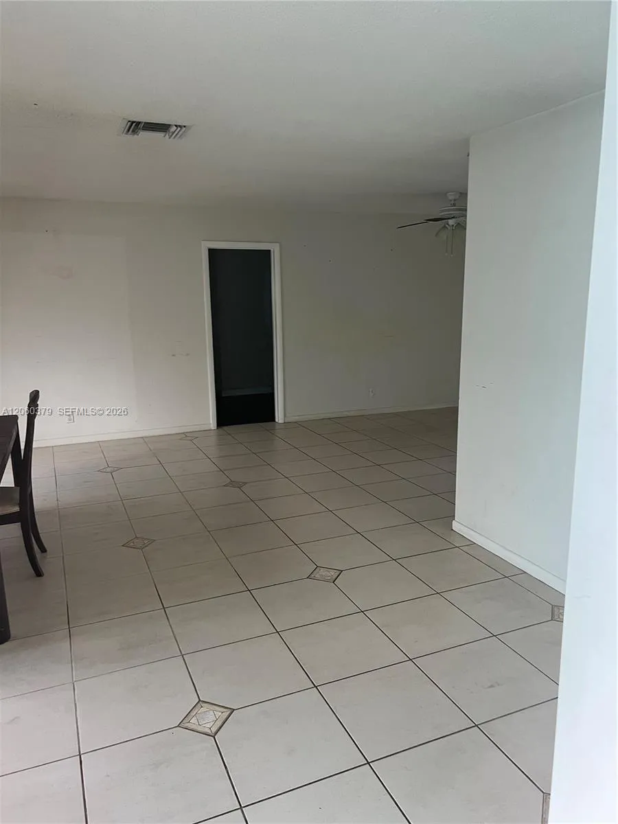 3700 NW 25th St Lauderdale Lakes, FL 33311