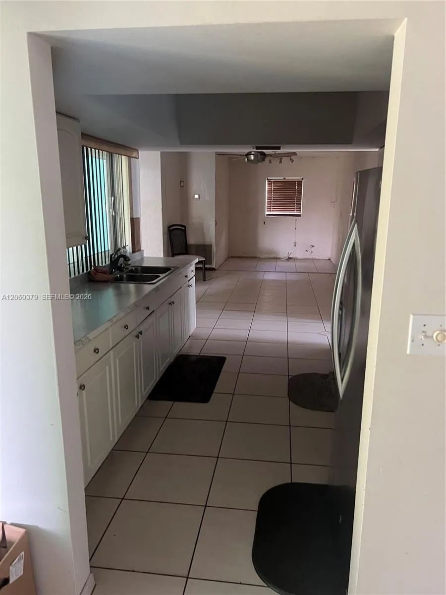 3700 NW 25th St Lauderdale Lakes, FL 33311