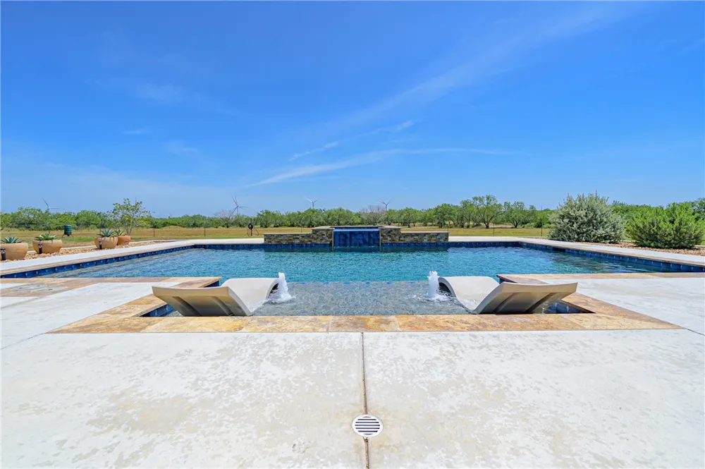 4881 Fm 798 Pawnee, TX 78145