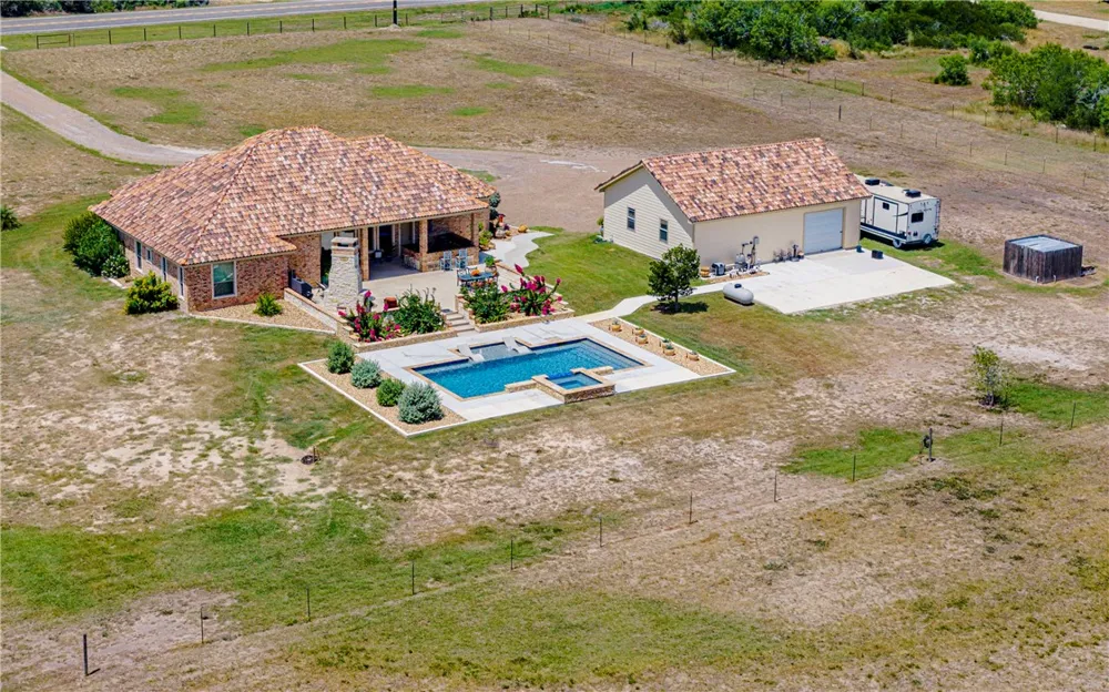 4881 Fm 798 Pawnee, TX 78145