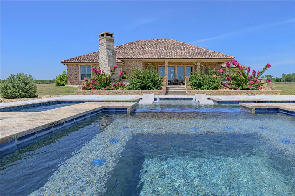4881 Fm 798 Pawnee, TX 78145