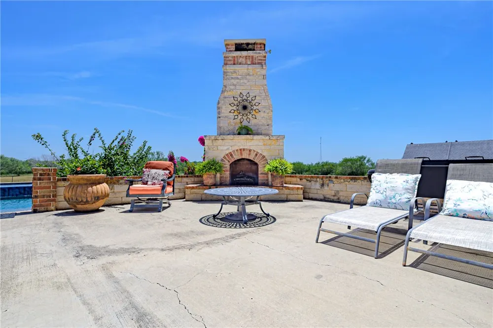 4881 Fm 798 Pawnee, TX 78145