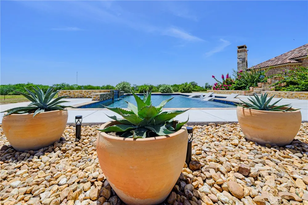 4881 Fm 798 Pawnee, TX 78145