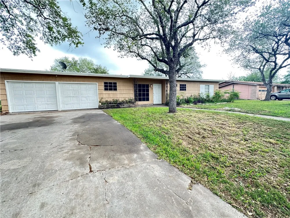620 Reynolds Avenue Taft, TX 78390