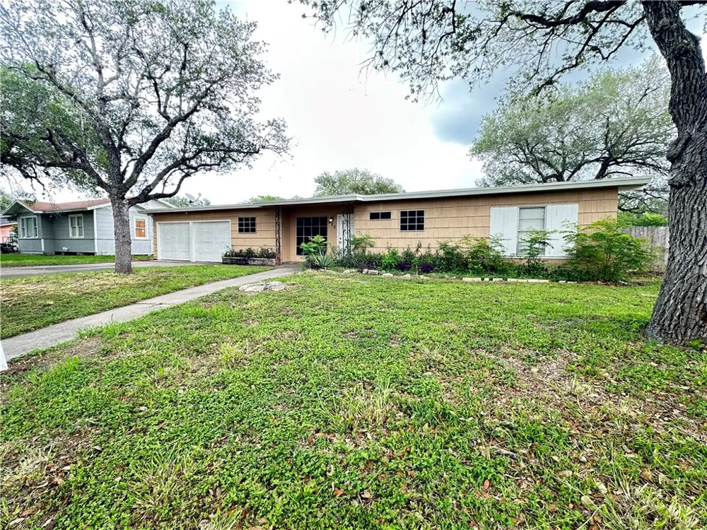 620 Reynolds Avenue Taft, TX 78390