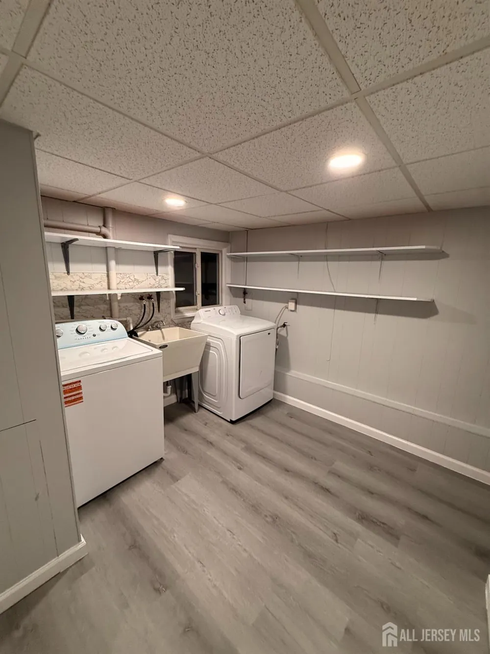 183 E Henry Place E Iselin, NJ 08830