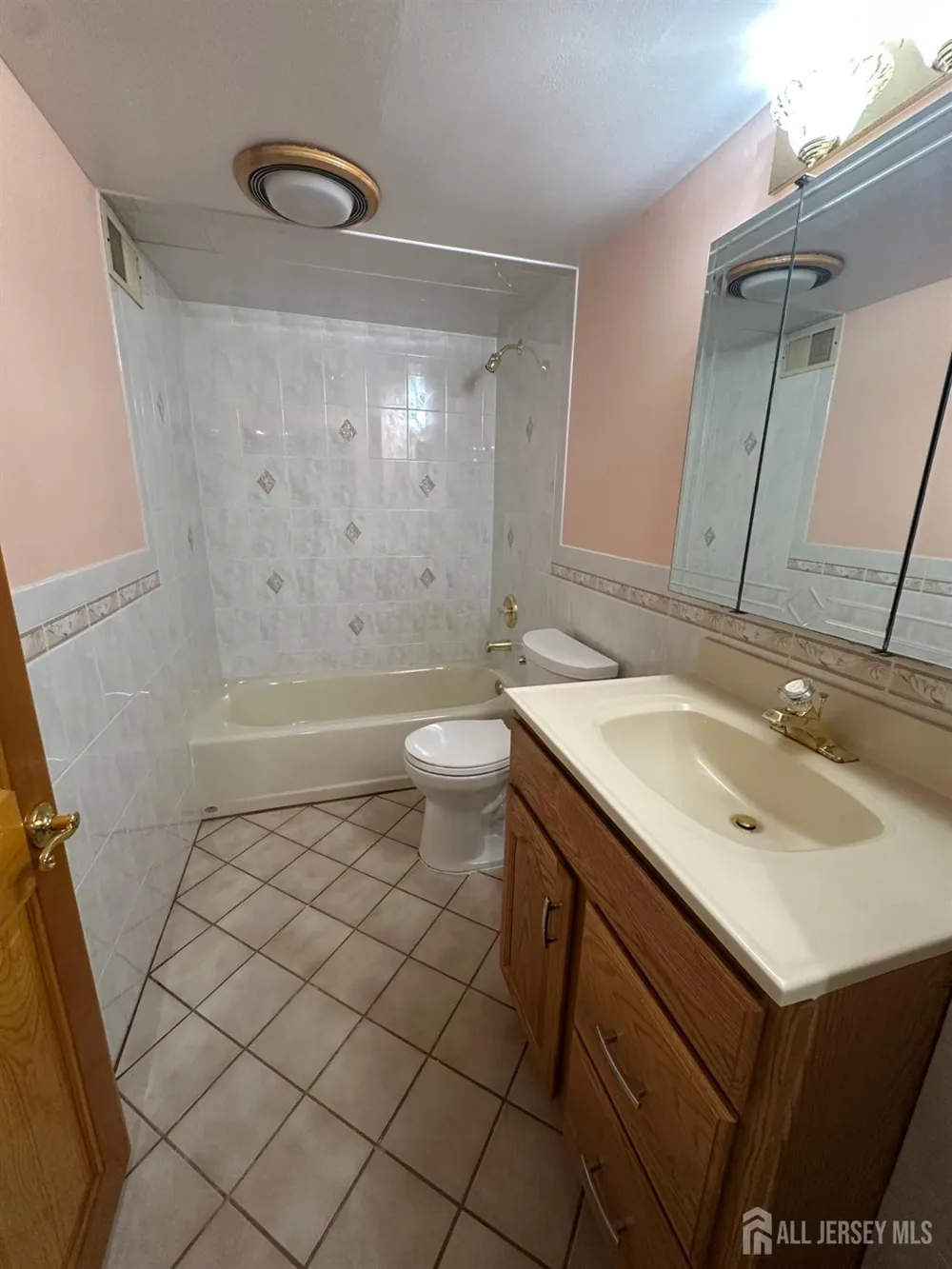 183 E Henry Place E Iselin, NJ 08830